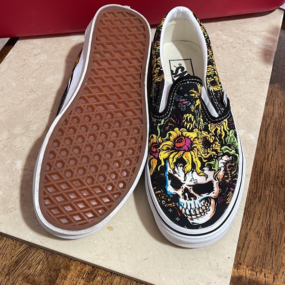 Vans - Picture 2 of 4